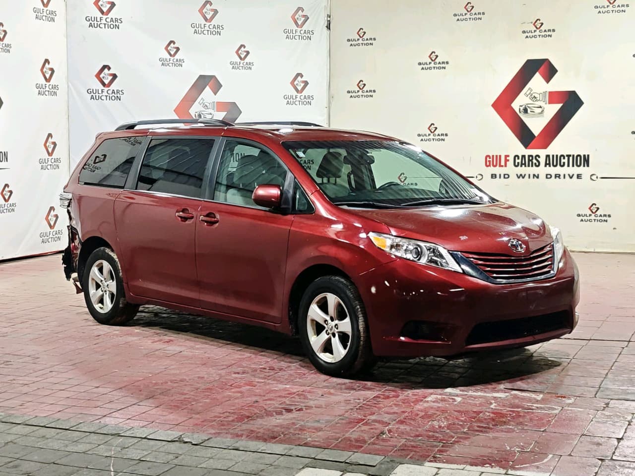2015 TOYOTA SIENNA LE